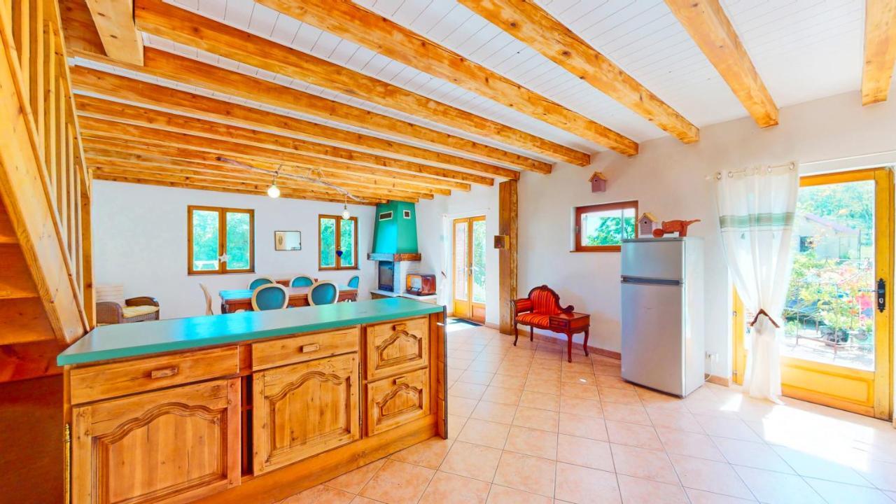 Villa Calme Et Chaleureux De Campagne. Voiteur