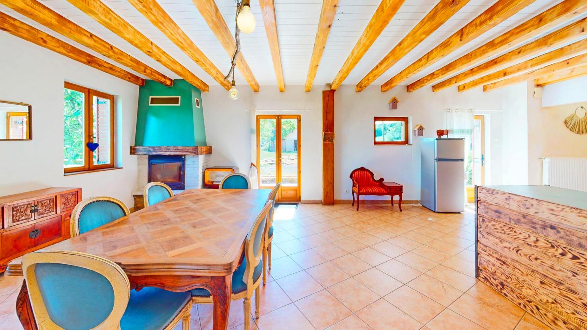 Villa Calme Et Chaleureux De Campagne. Voiteur